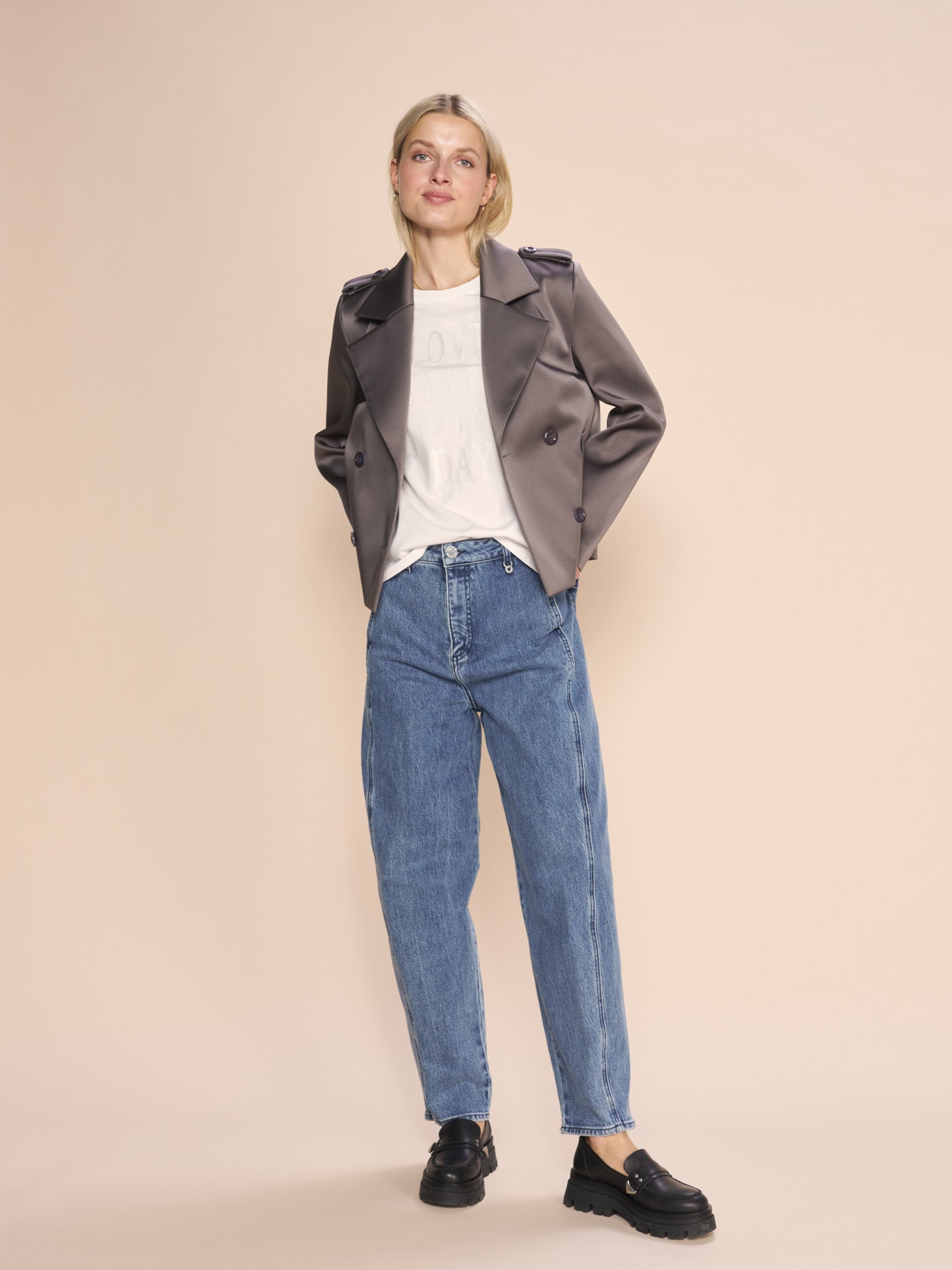 Modelshot / Blue / Detail